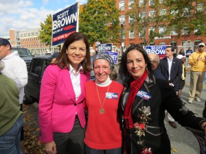 New Hampshire Senator Kelly Ayotte, Angela Hudak and Christine Morabito, resident of the Greater Boston Tea Party