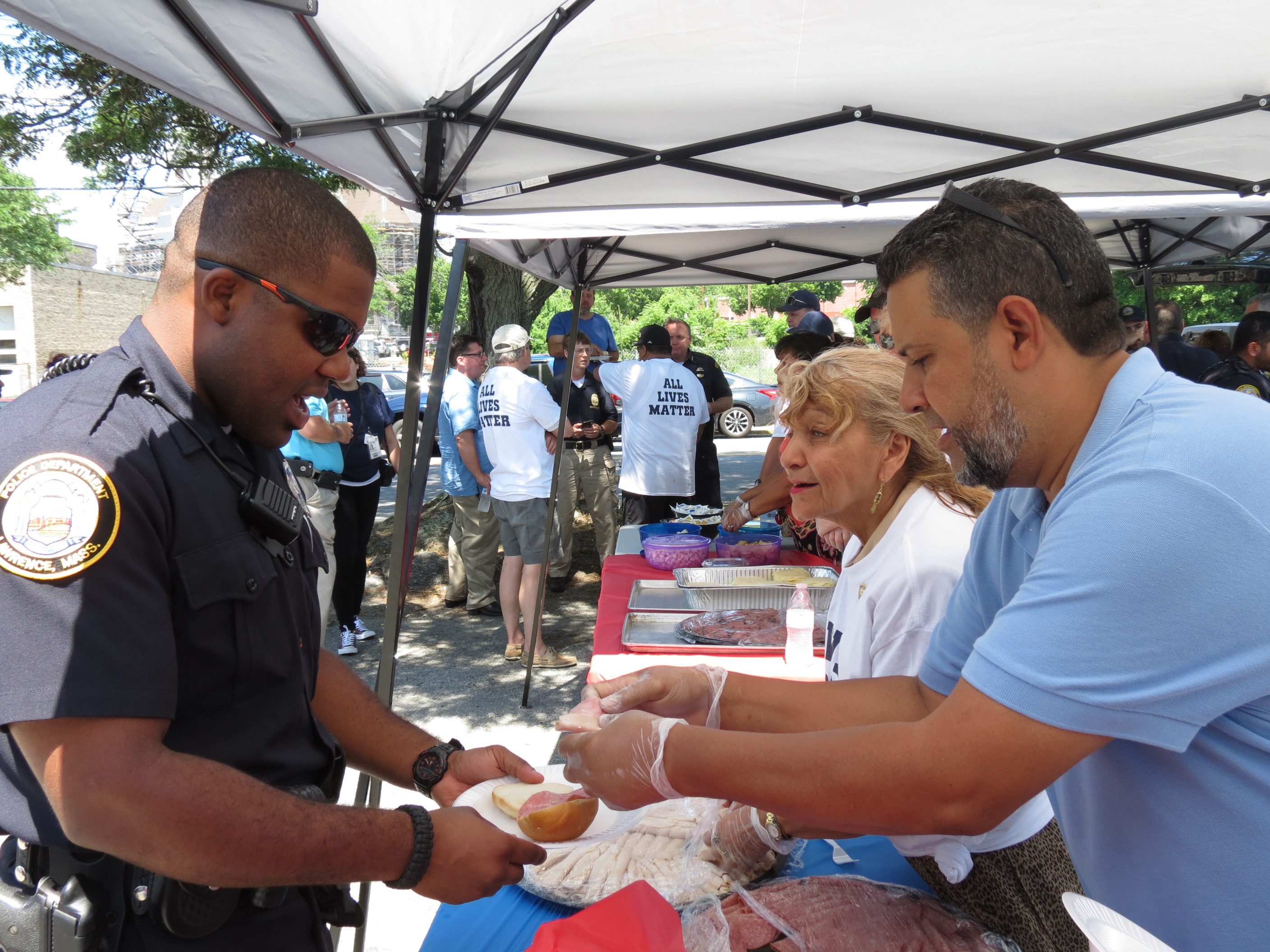 “We’ve Got Your Back” – Residents, Veterans Serve Lunch to Methuen & Lawrence Police